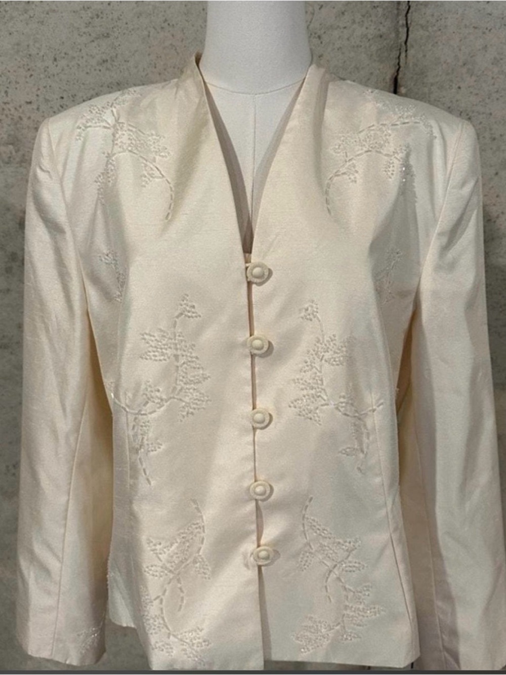 🌹 Vintage Ivory embroidered blazer